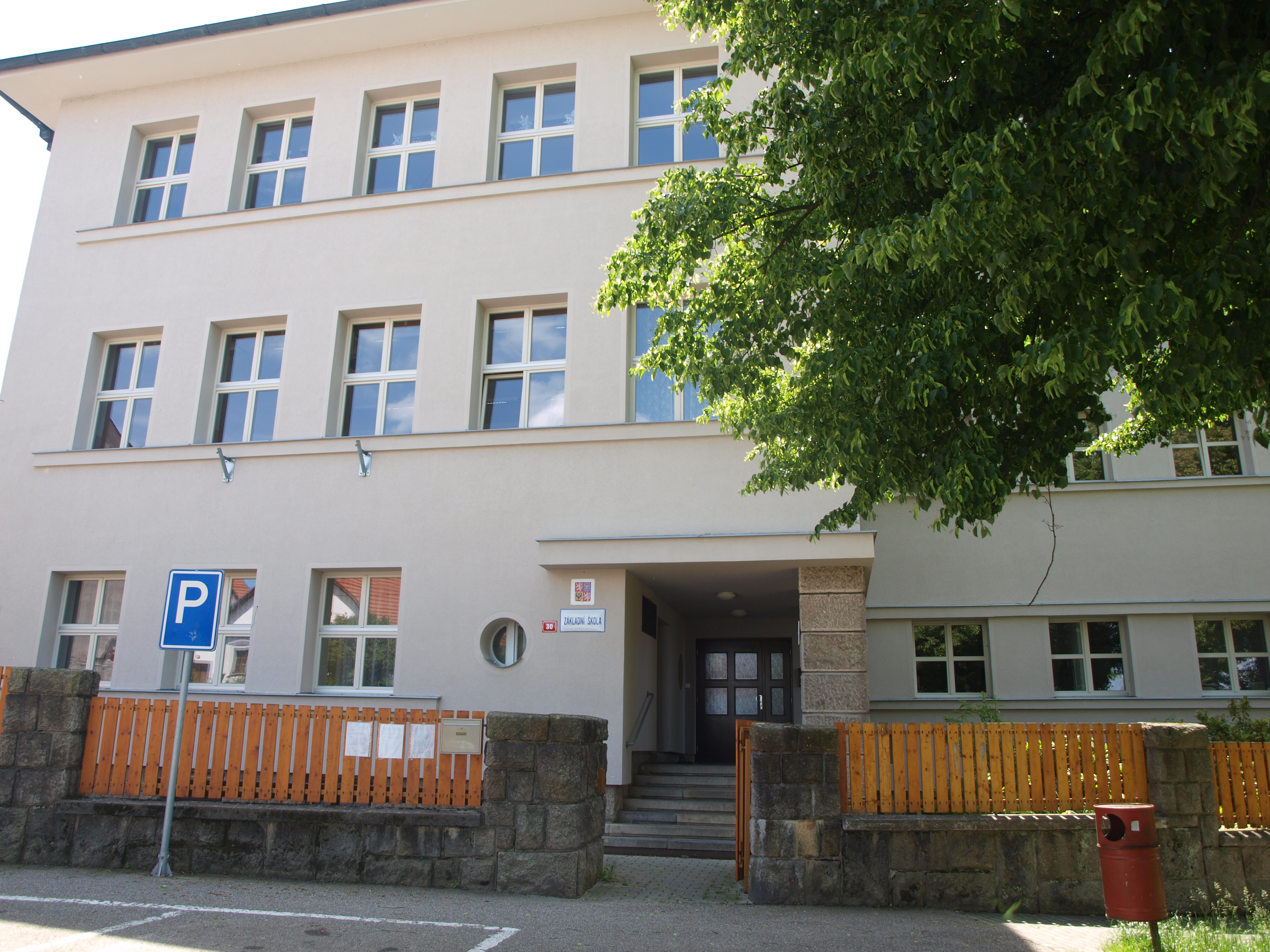 Budova II. stupně ZŠ